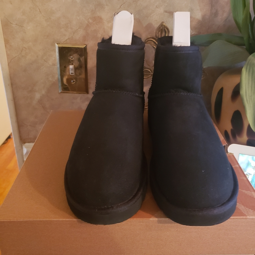 Ugg Classic Mini Boot NWT